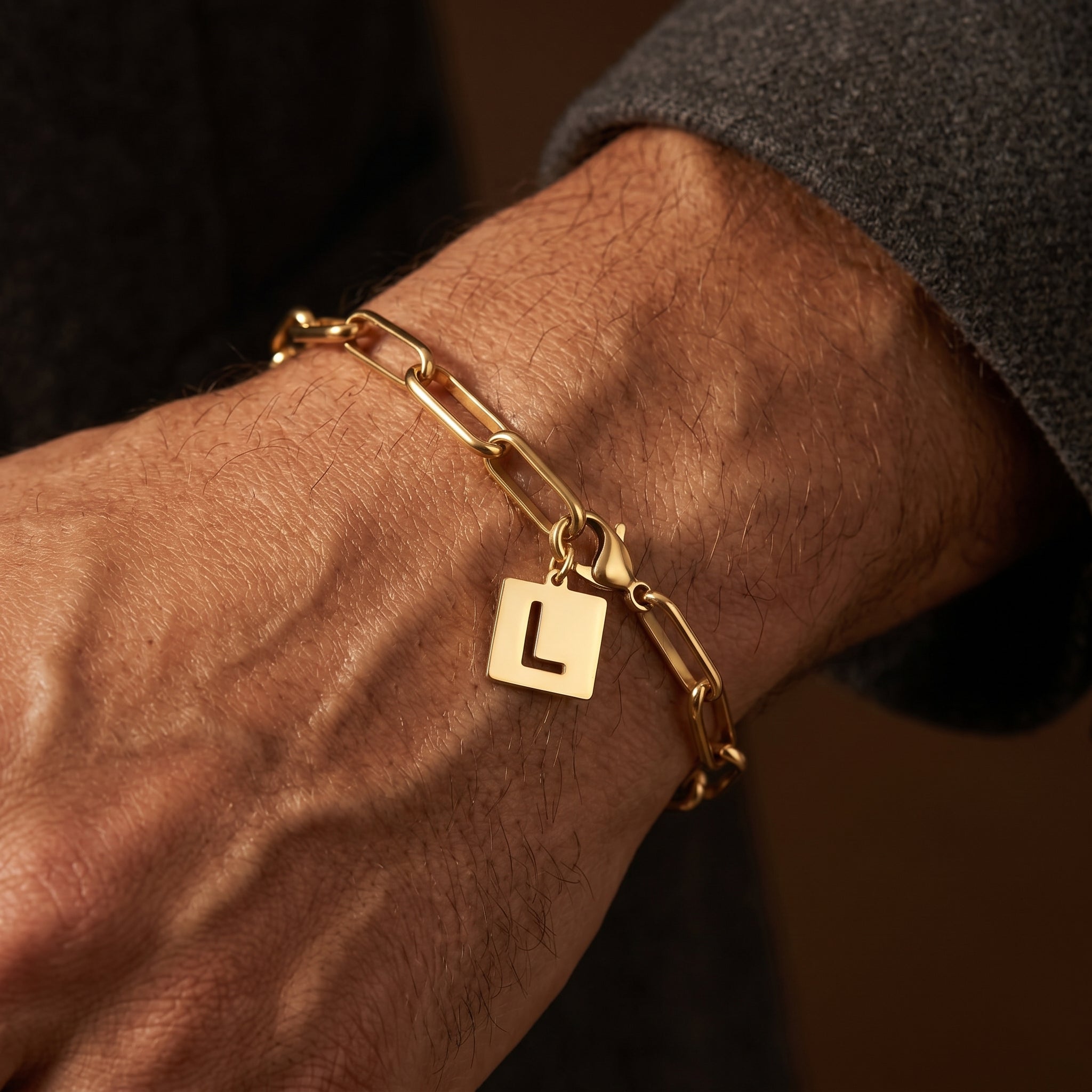 Initial Bracelet "Crest"