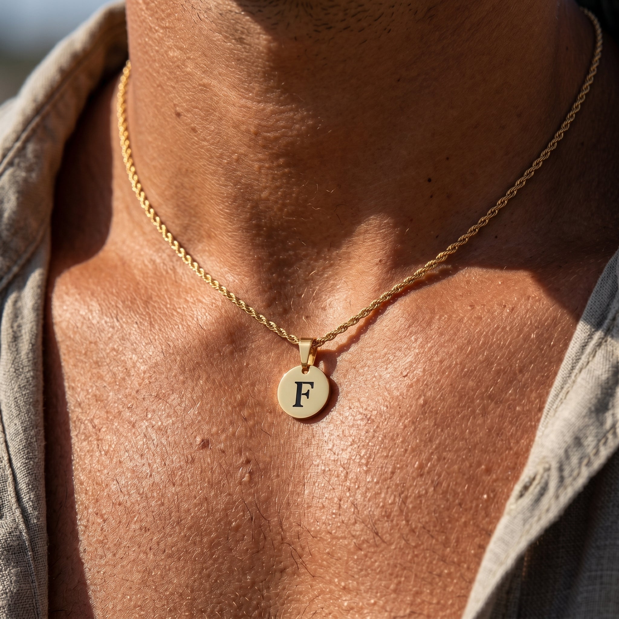 Initial Necklace "Medallion"